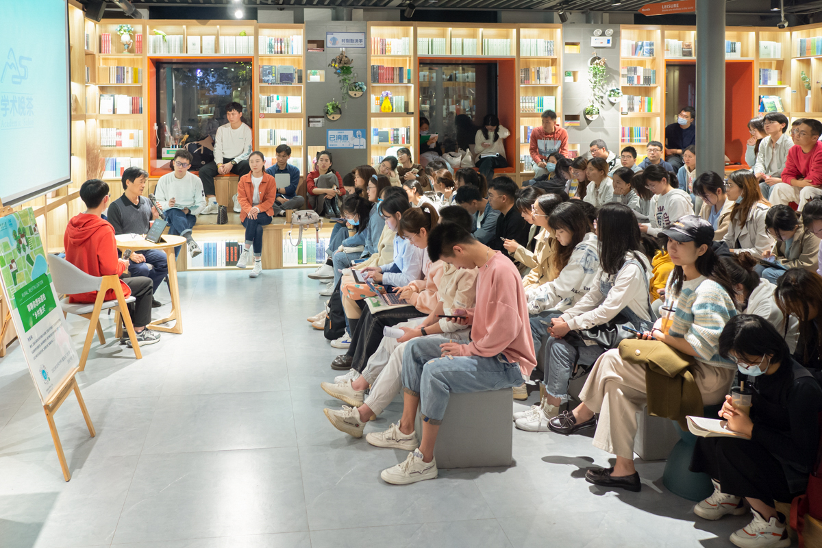 学术晚茶现场(学通社记者 邓颖骏 摄) 学术晚茶现场(学通社记者 邓颖骏 摄)